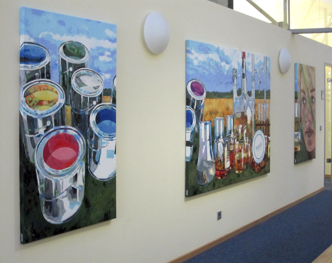 Für die Ausführung der Gemälde stehen unterschiedliche Methoden und Materialien zur Verfügung. Zeitgenössische Kunst kann sehr unterschiedliche Erscheinungsformen haben. Fachmann Uwe Fehrmann bietet Unterstützung und Beratung, zeitgenössische Kunst zu verstehen.