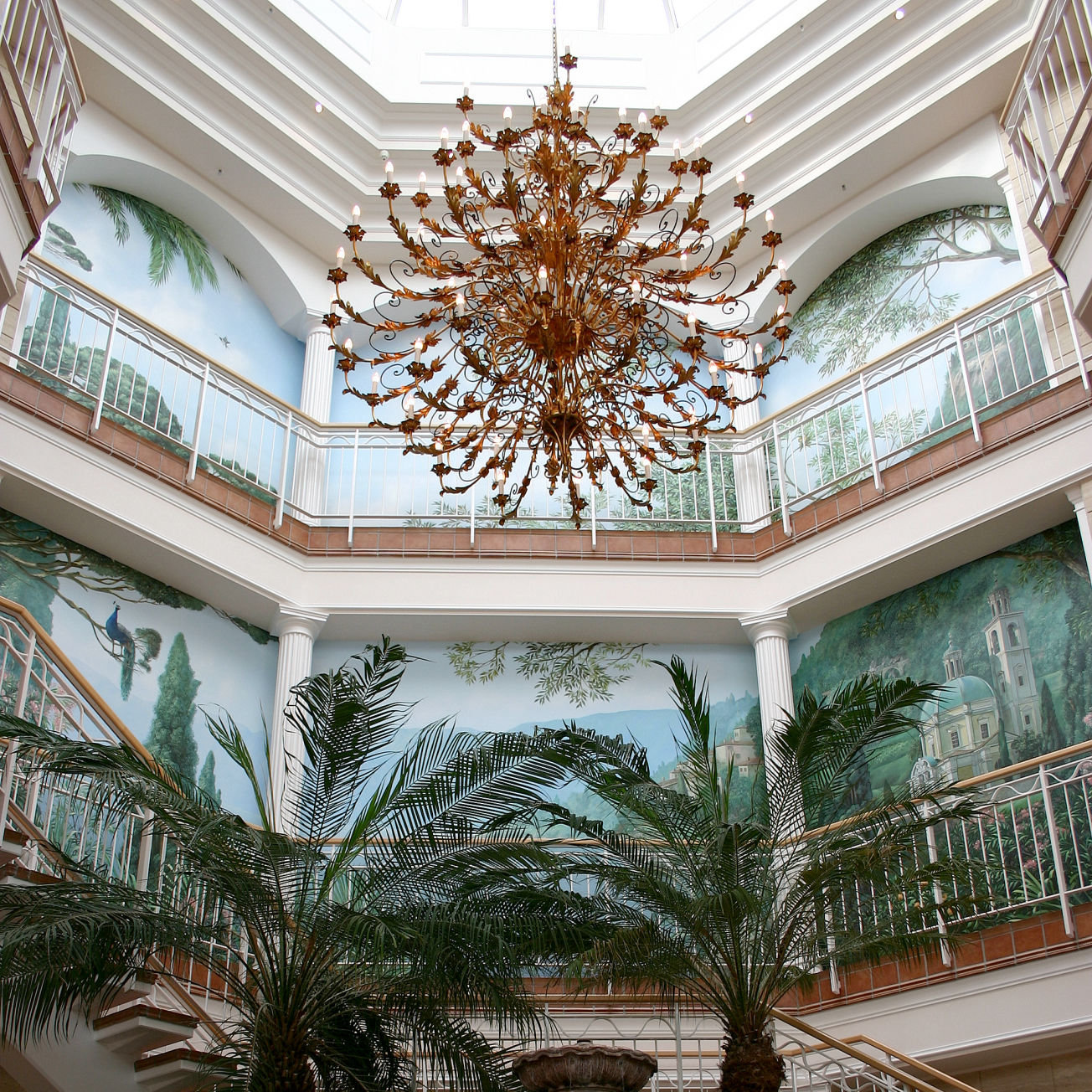 Wandmalerei und Illusionsmalerei bietet Unternehmen die Möglichkeit, sich angemessen zu präsentieren. Kunden und Mitarbeiter werden so von der Philosophie des Unternehmens, wie hier bei der künstlerische Gestaltung des Foyers des Hobby Wohnwagenwerks Fockbek durch den Künstler Uwe Fehrmann, begleitet.